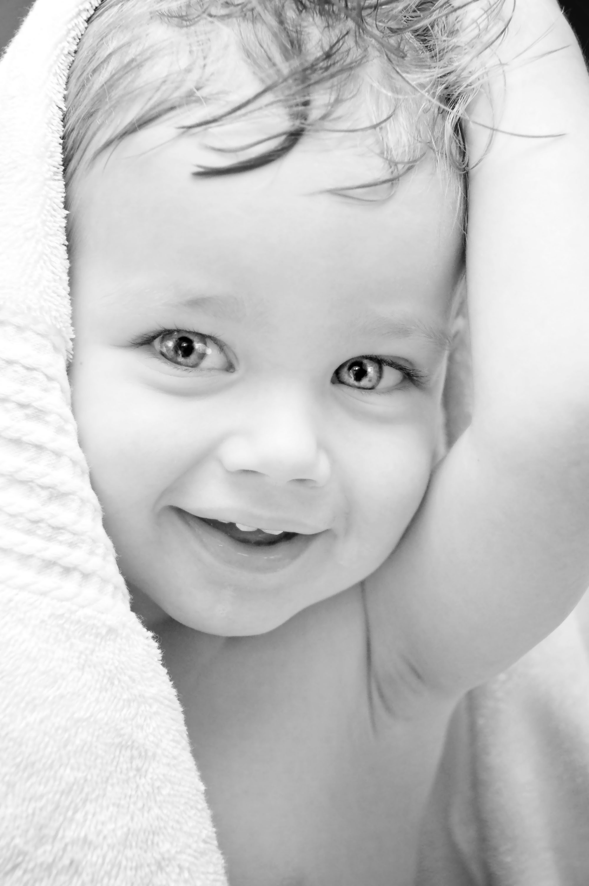 フリー画像人物写真子供ポートレイト赤ちゃん外国の子供モノクロ写真画像素材なら！無料・フリー写真素材のフリーフォト