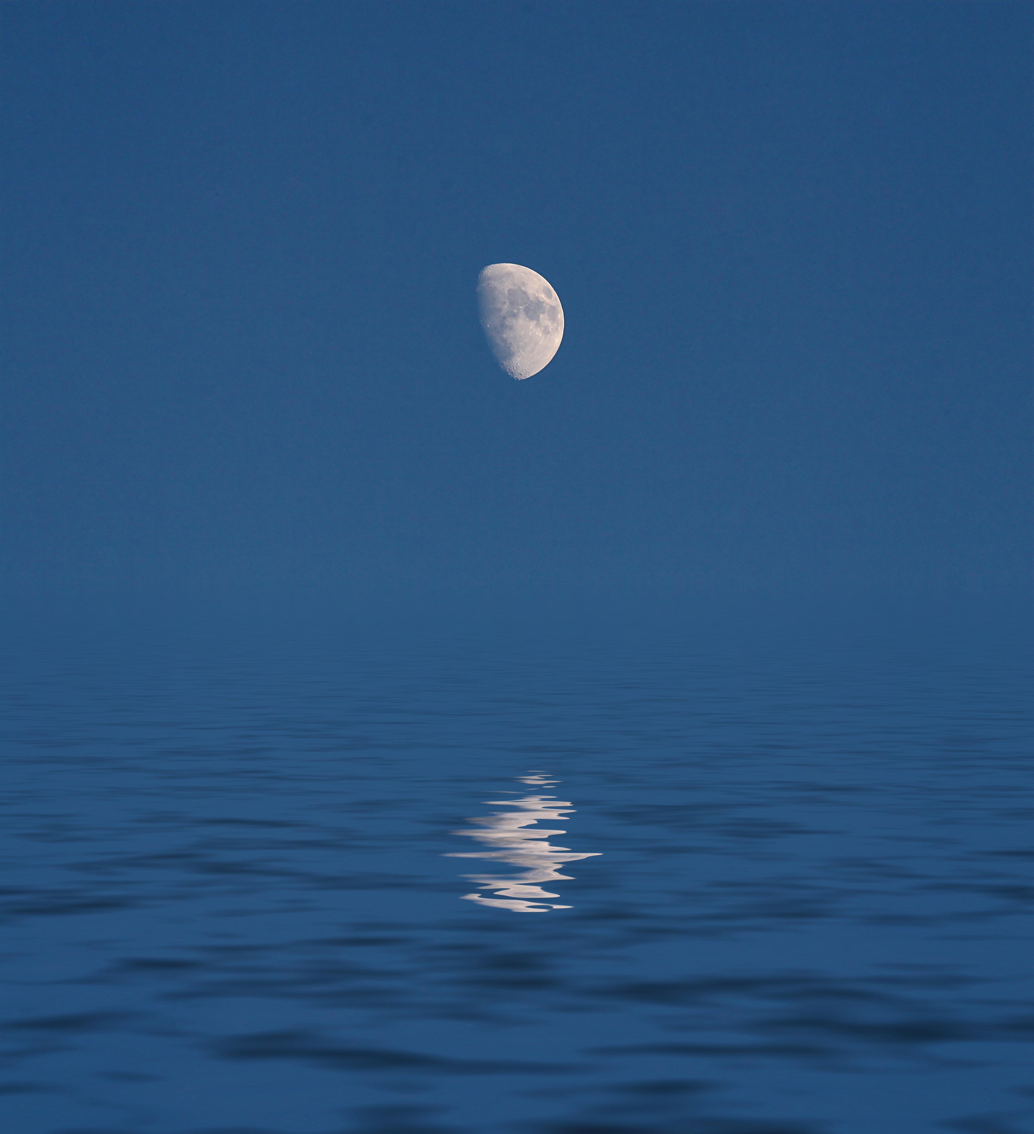 フリー画像 自然風景 海の風景 月の風景 青色 ブルー フリー素材 画像素材なら 無料 フリー写真素材のフリーフォト