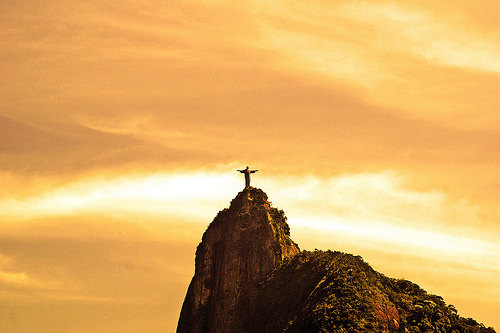 フリー画像|人工風景|彫刻/彫像|イエス・キリスト像|山の風景|コルコバードの丘|ブラジル風景|リオデジャネイロ|