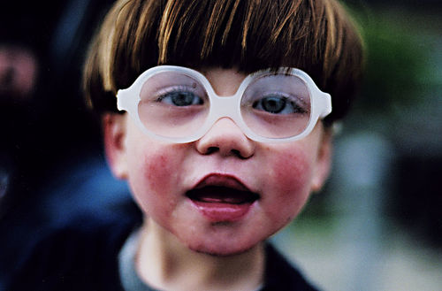 フリー画像|人物写真|子供ポートレイト|少年/男の子|外国の子供|眼鏡/メガネ|