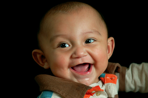 フリー画像|人物写真|子供ポートレイト|外国の子供|赤ちゃん|笑顔/スマイル|フリー素材|