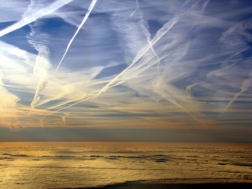 フリー画像|自然風景|空の風景|雲の風景|飛行機雲|ケムトレイル|