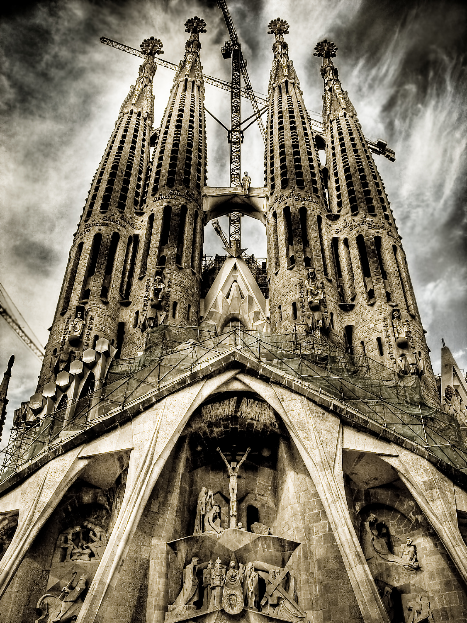 フリー画像 人工風景 建造物 建築物 教会 聖堂 サグラダ ファミリア Hdr画像 スペイン風景 バルセロナ 画像素材なら 無料 フリー写真素材のフリーフォト