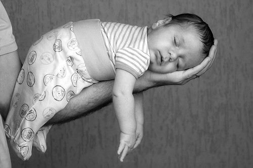  フリー画像| 人物写真| 子供ポートレイト| 外国の子供| 赤ちゃん| 寝顔/寝相/寝姿| モノクロ写真|     フリー素材| 