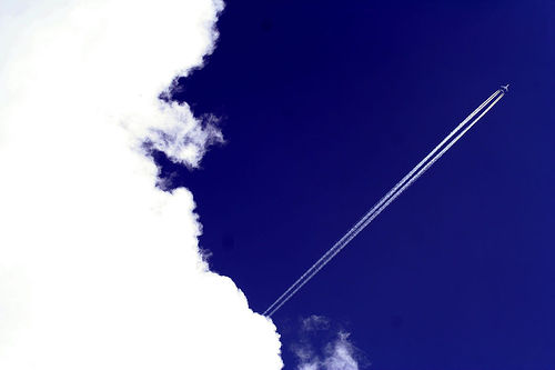 フリー画像 人工風景 空の風景 雲の風景 飛行機雲 フリー素材 画像素材なら 無料 フリー写真素材のフリーフォト