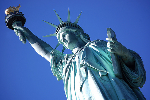 フリー画像|人工風景|彫刻/彫像|自由の女神|アメリカ風景|ニューヨーク|青色/ブルー|フリー素材|